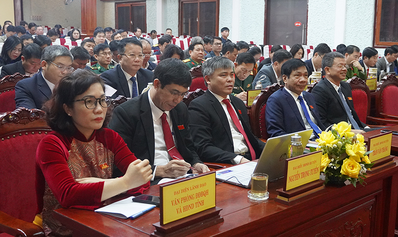 Các đại biểu tham dự tại phiên khai mạc kỳ họp.