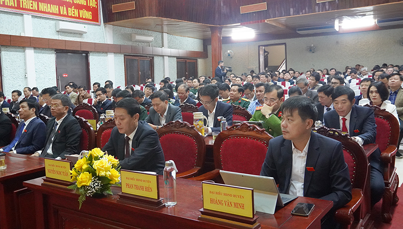 Các đại biểu tham dự tại phiên khai mạc kỳ họp.