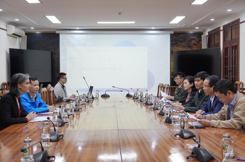 Các đại biểu tham dự buổi làm việc. 