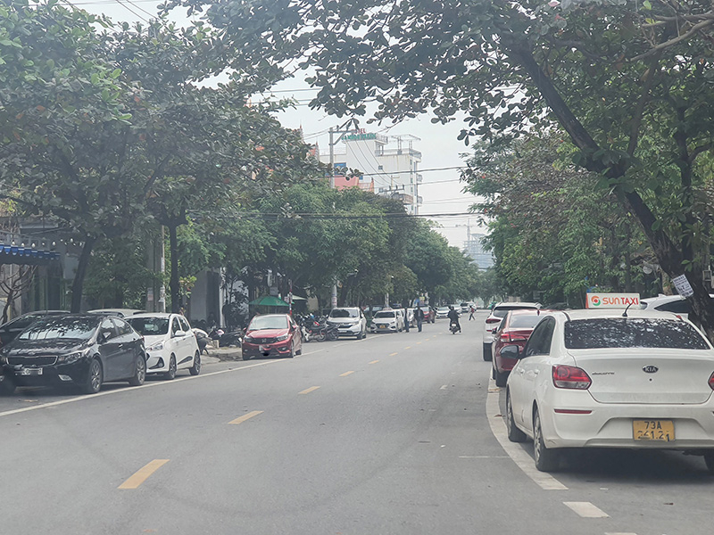Cử tri đề nghị lắp đặt biển báo cấm xe ô tô tải trên 3,5 tấn trên tuyến đường Lê Quý Đôn (TP. Đồng Hới) vào các khung giờ cao điểm.