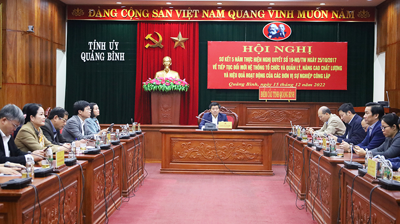 Toàn cảnh hội nghị. 