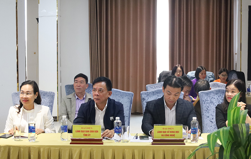 Các đại biểu tham dự hội thảo.