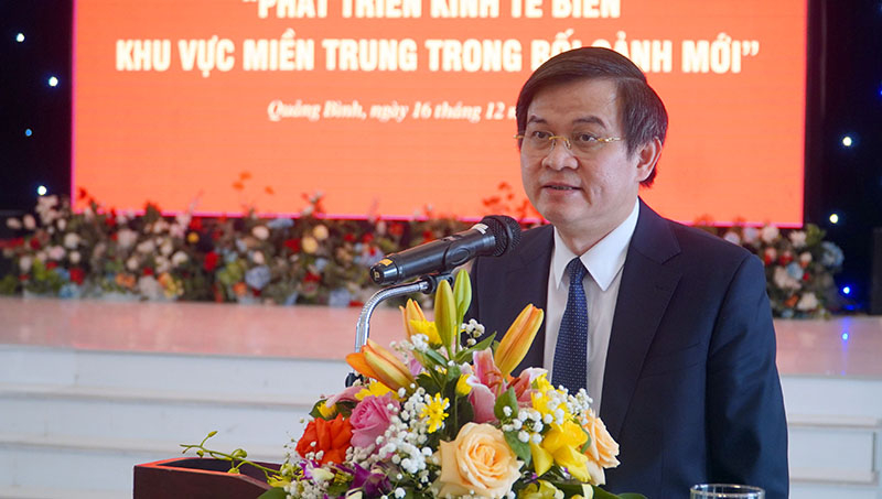 Đồng chí Tổng biên tập Tạp chí Cộng sản Đoàn Minh Huấn phát biểu kết luận hội thảo