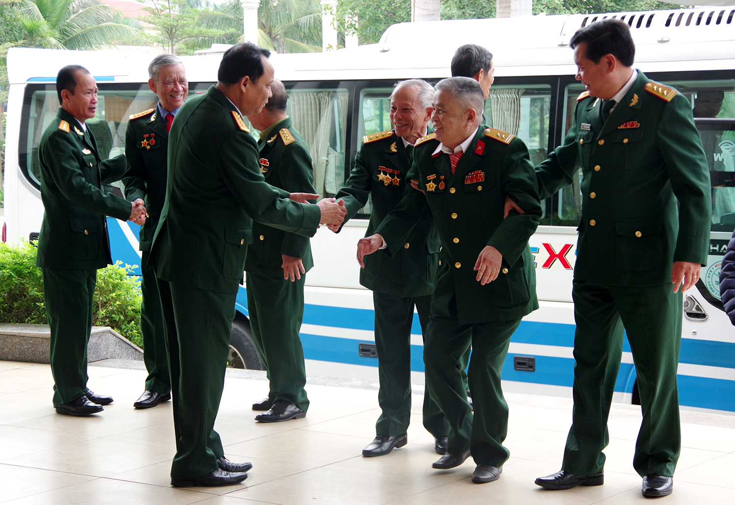 Niềm vui ngày gặp mặt