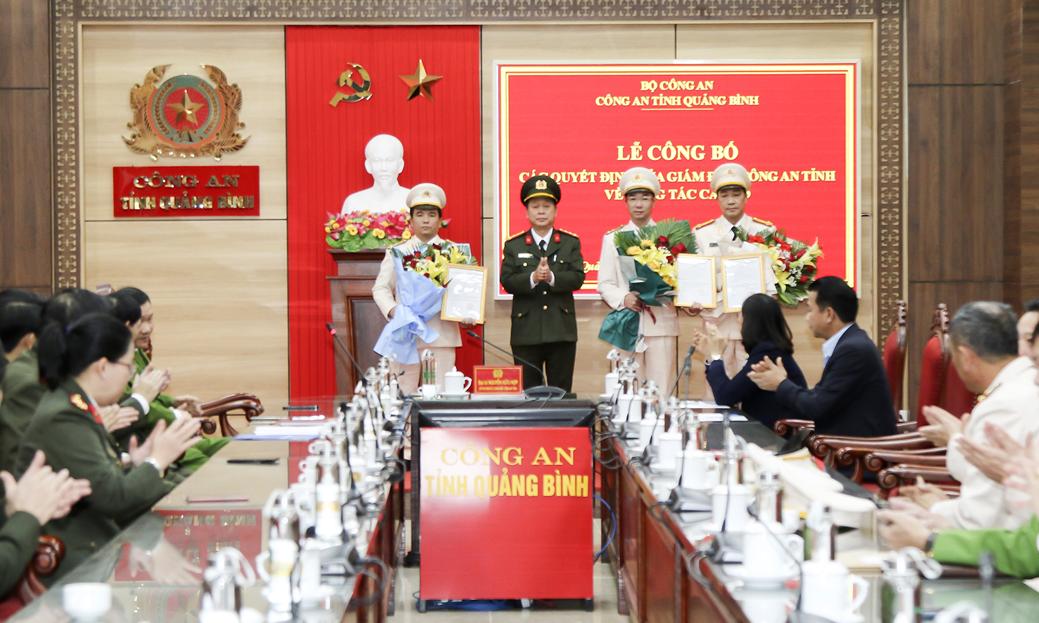 Giám đốc Công an tỉnh trao quyết định điều động, bổ nhiệm đối với 3 đồng chí trưởng phòng, trưởng Công an huyện