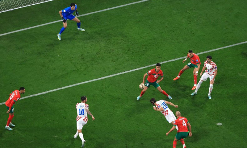 Gvardiol đánh đầu quyết đoán mở tỷ số cho Croatia ngay phút thứ 7. (Ảnh: FIFA)