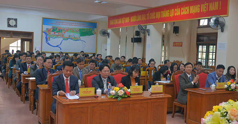  Các đại biểu tham dự kỳ họp.