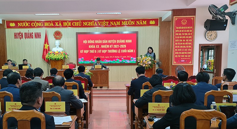 Đồng chí Bí thư Huyện ủy Quảng Ninh Trần Quốc Tuấn phát biểu chỉ đạo tại hội nghị.