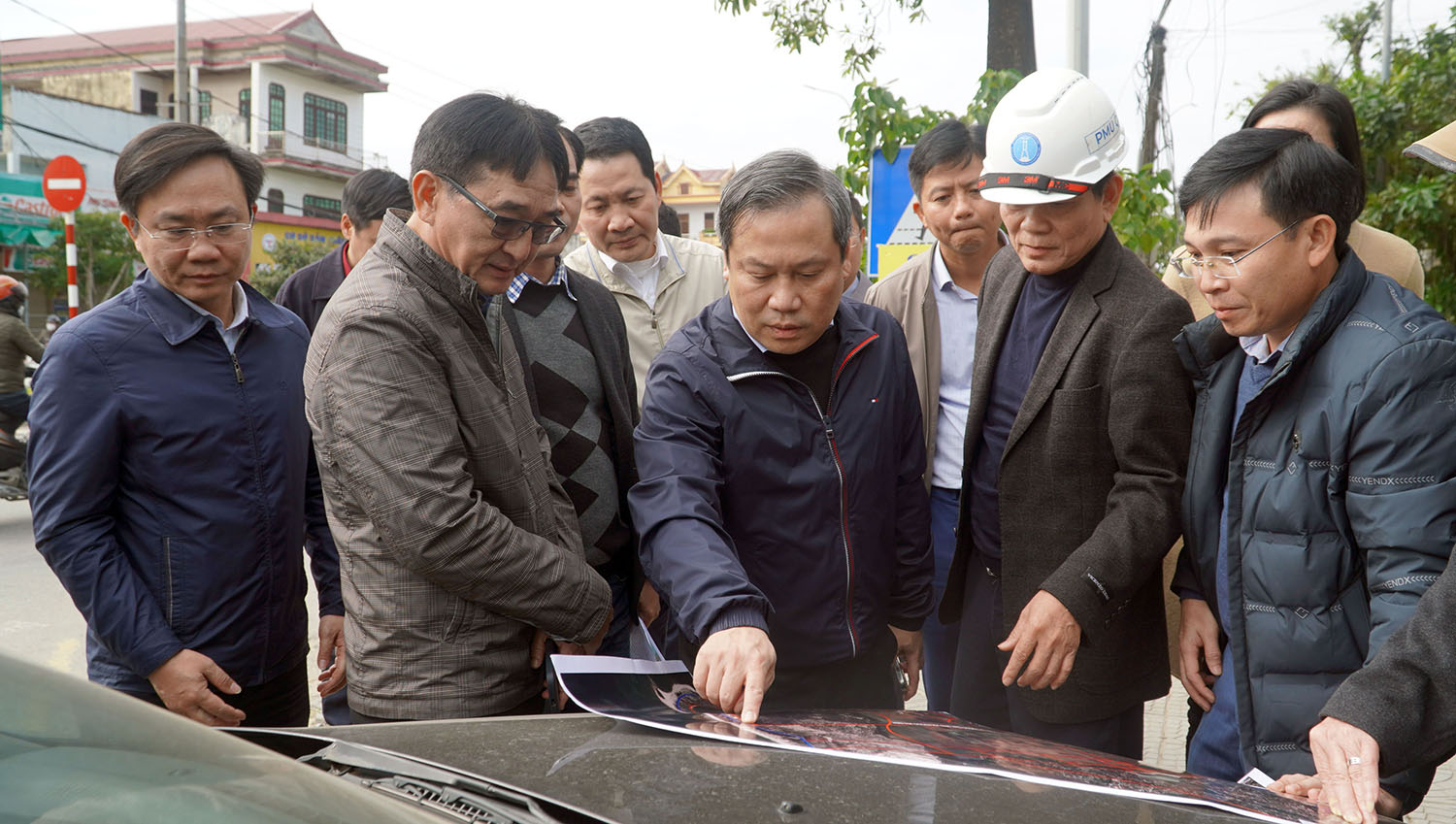 Đồng chí Bí thư Tỉnh ủy kiểm tra quy hoạch tuyến đường nối  tỉnh lộ 567B với đường ven biển