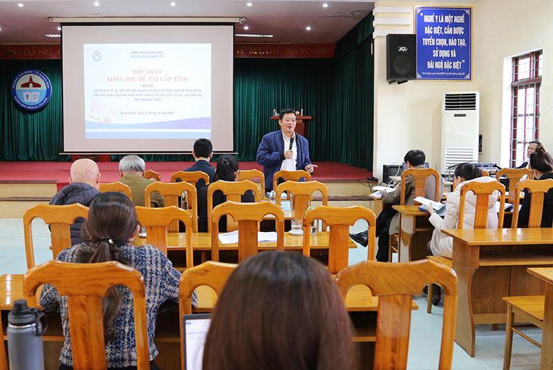 Đại diện đơn vị chủ trì trình bày các nội dung tại hội thảo.
