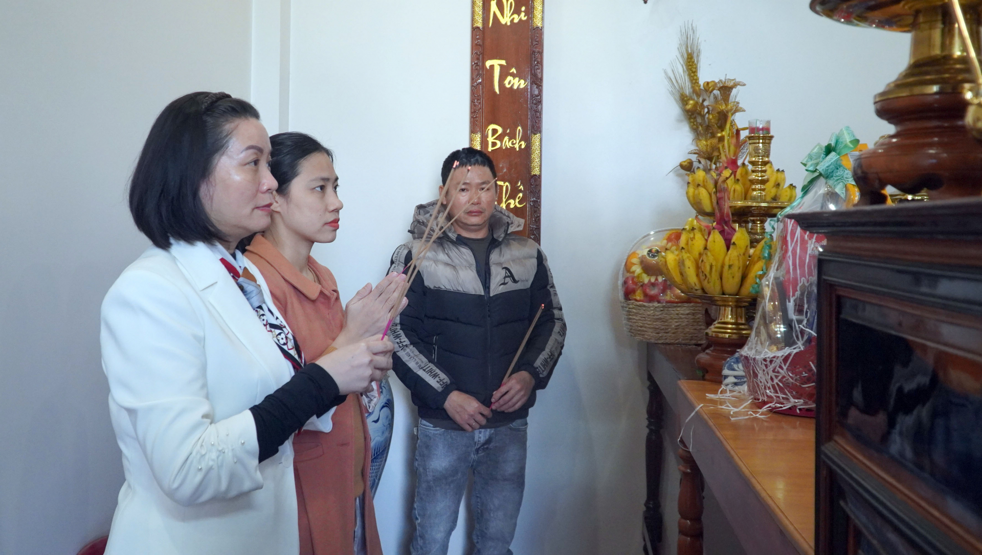 Đồng chí Phó trưởng đoàn chuyên trách Đoàn ĐBQH tỉnh Nguyễn Minh Tâm tưởng nhớ Thiếu tướng, liệt sỹ Nguyễn Văn Man