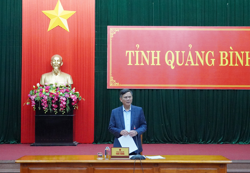Đồng chí Chủ tịch UBND tỉnh Trần Thắng phát biểu chỉ đạo tại cuộc họp.