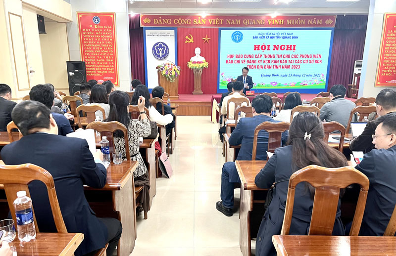 Toàn cảnh buổi họp báo.