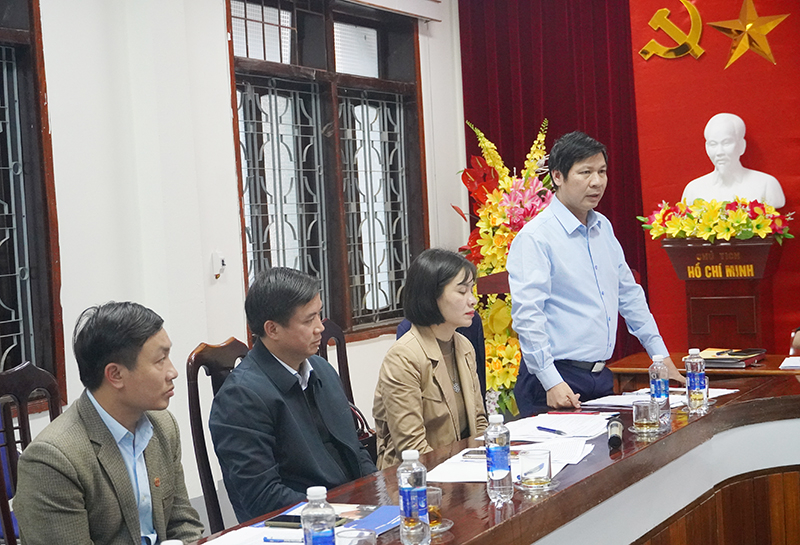 Các đại biểu thảo luận tại hội nghị.