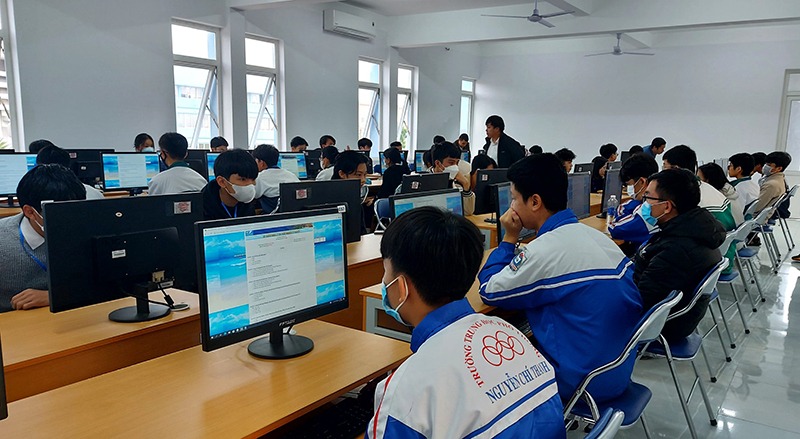 Thí sinh nghiêm túc thực hiện nội dung thi.