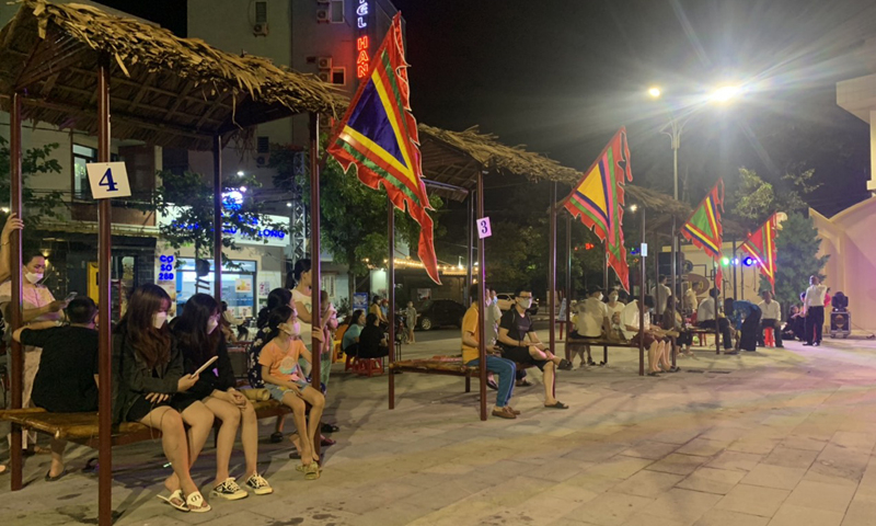 Với nhiều nguyên nhân khách quan, chủ quan, bài chòi tại phố đi bộ (TP. Đồng Hới) vẫn chưa thực sự tạo sức hút với du khách thập phương. 