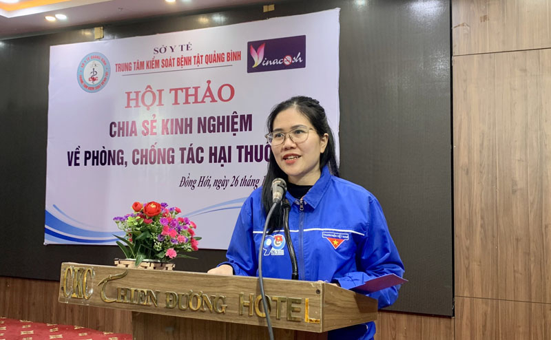 Đại diện Thành Đoàn Đồng Hới trao đổi về vấn đề: Tuổi trẻ với công tác PCTHTL.