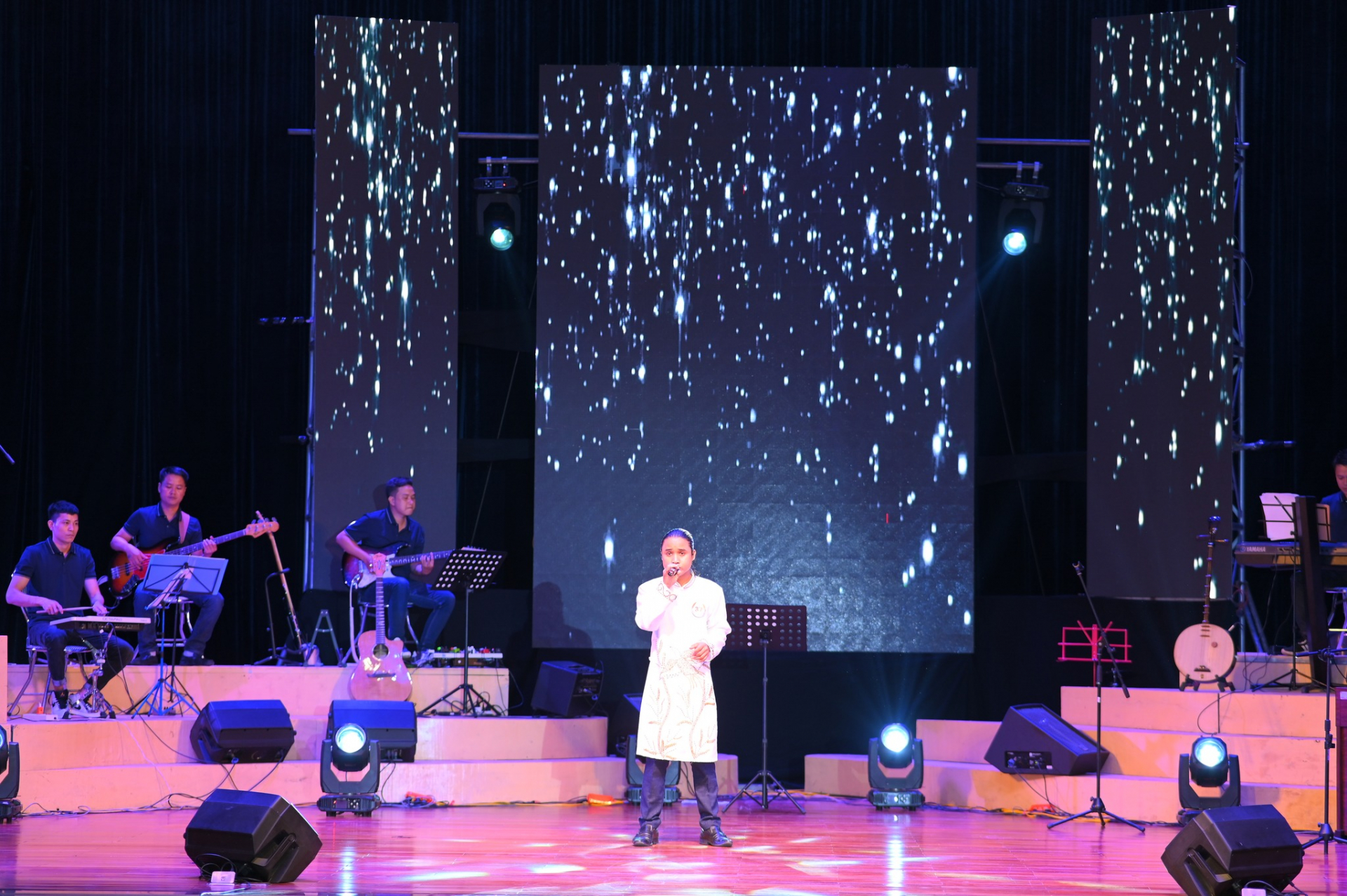 Cuộc thi The Vocalist-Giọng hát hay Quảng Bình 2022 là một trong những chương trình biểu diễn được xã hội hóa thành công trên địa bàn tỉnh thời gian qua. (Ảnh: BTC)