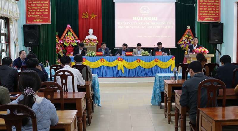  Ảnh: Toàn cảnh buổi tiếp xúc cử tri tại xã Thanh Thủy.