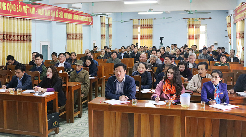 Đông đảo cử tri tham dự hội nghị tiếp xúc cử tri và có nhiều ý kiến tâm huyết.