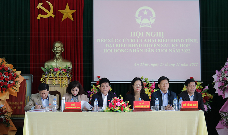 Đại biểu HĐND tỉnh tiếp xúc với cử tri tại xã An Thủy.