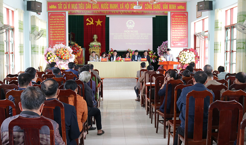 Toàn cảnh buổi tiếp xúc cử tri tại xã An Thủy.