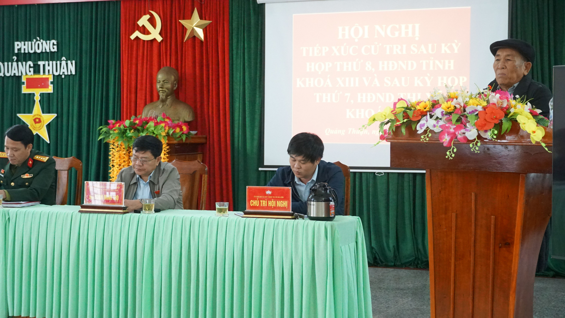 Cử tri TX. Ba Đồn phát biểu ý kiến bày tỏ tâm tư nguyện vọng.