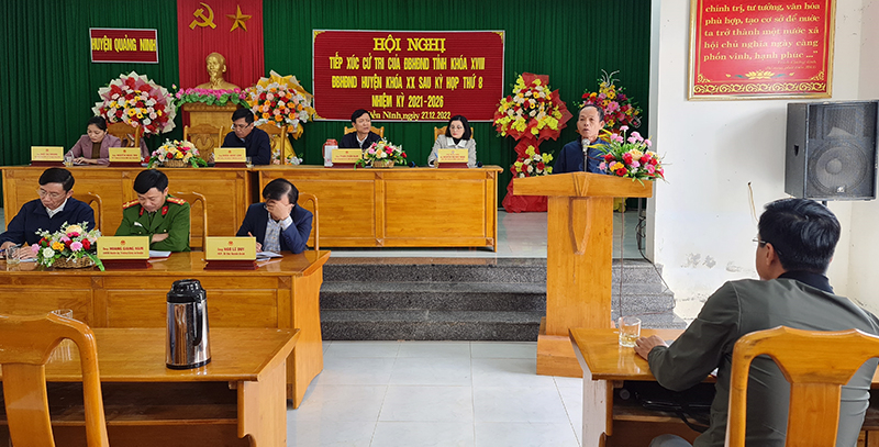 Cử tri huyện Quảng Ninh bày tỏ tâm tư, nguyện vọng.