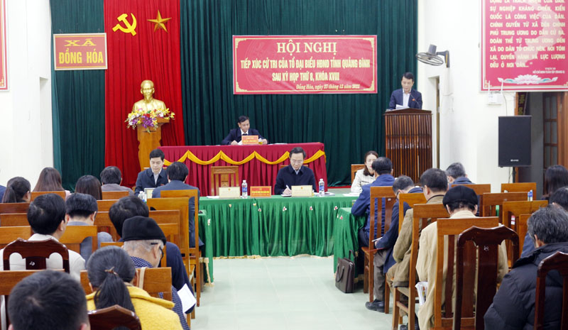 Toàn cảnh buổi tiếp xúc cử tri huyện Tuyên Hóa.