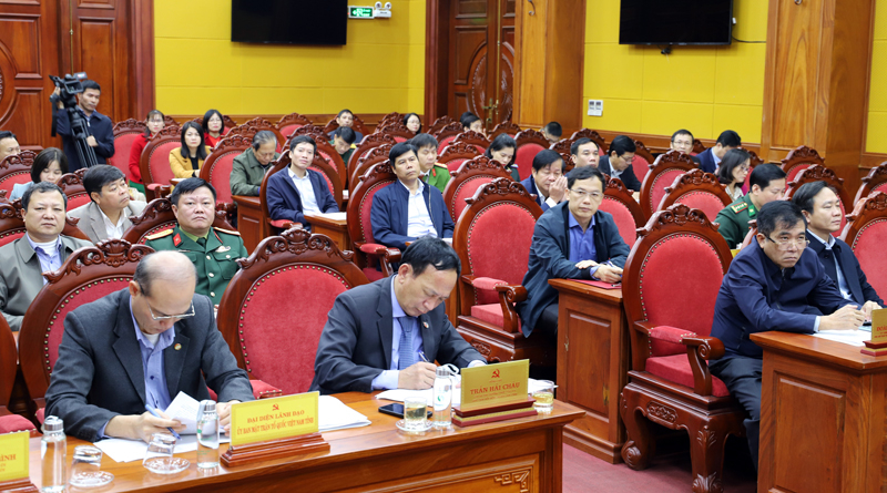 Các đồng chí lãnh đạo tỉnh tham dự Hội nghị