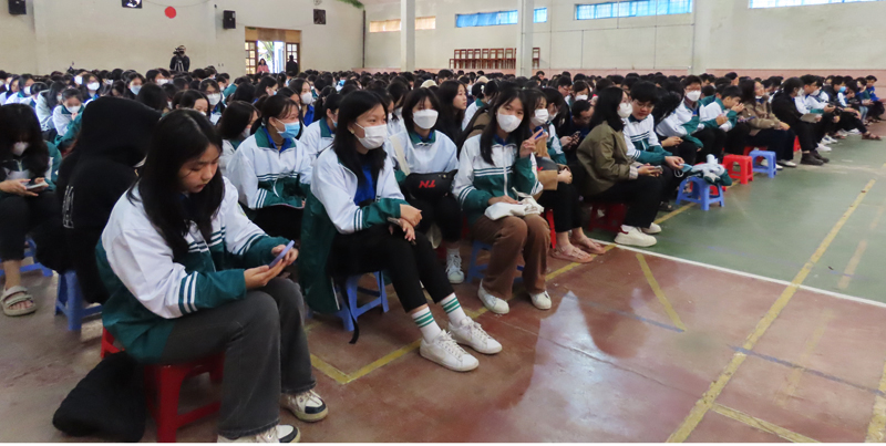 Các em học sinh tham gia chương trình