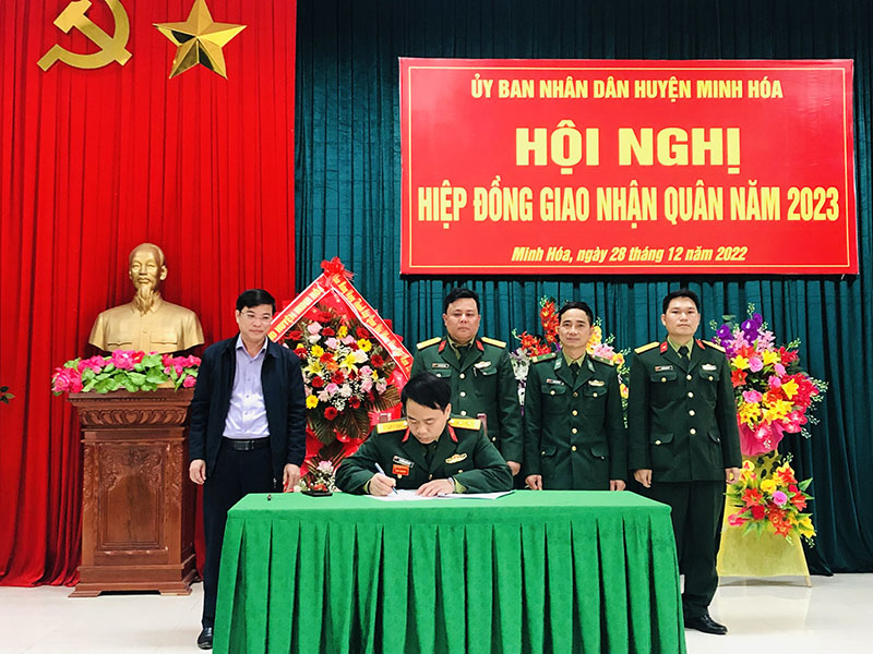 Các đơn vị ký kết hiệp đồng giao, nhận quân năm 2023