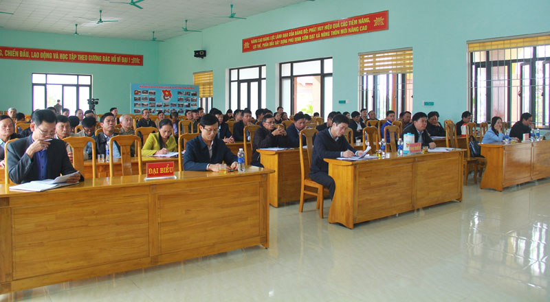 Đông đảo cử tri huyện Bố Trạch tham gia buổi tiếp xúc với đại biểu HĐND tỉnh.