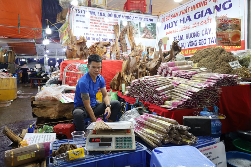 Sản phẩm hương nhang được bày bán tại hội chợ