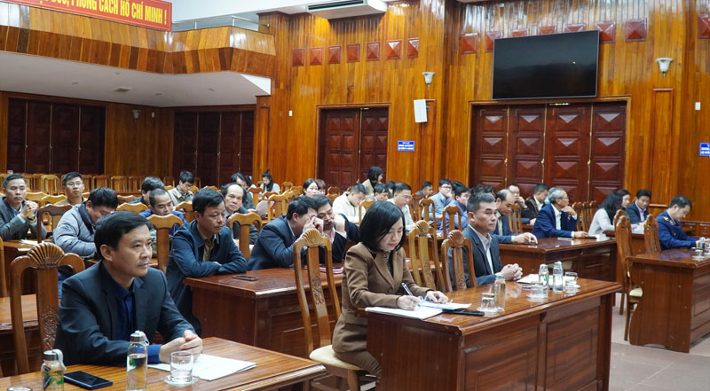 Các đại biểu và phóng viên tham dự buổi họp báo.