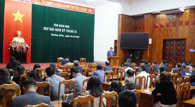 Toàn cảnh buổi họp báo.