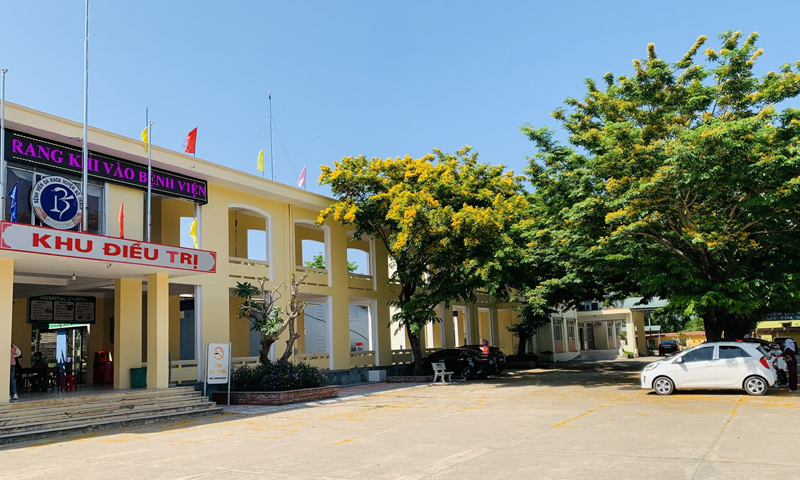 Một góc khuôn viên của Bệnh viện đa khoa huyện Bố Trạch.
