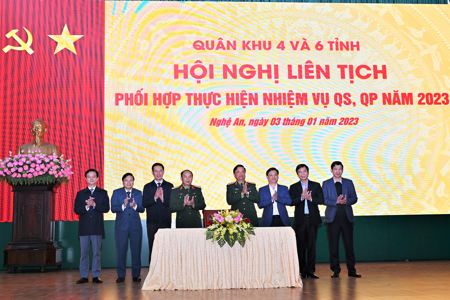 Ký kết biên bản phối hợp thực hiện nhiệm vụ quân sự, quốc phòng năm 2023 giữa Quân khu 4 và 6 tỉnh.