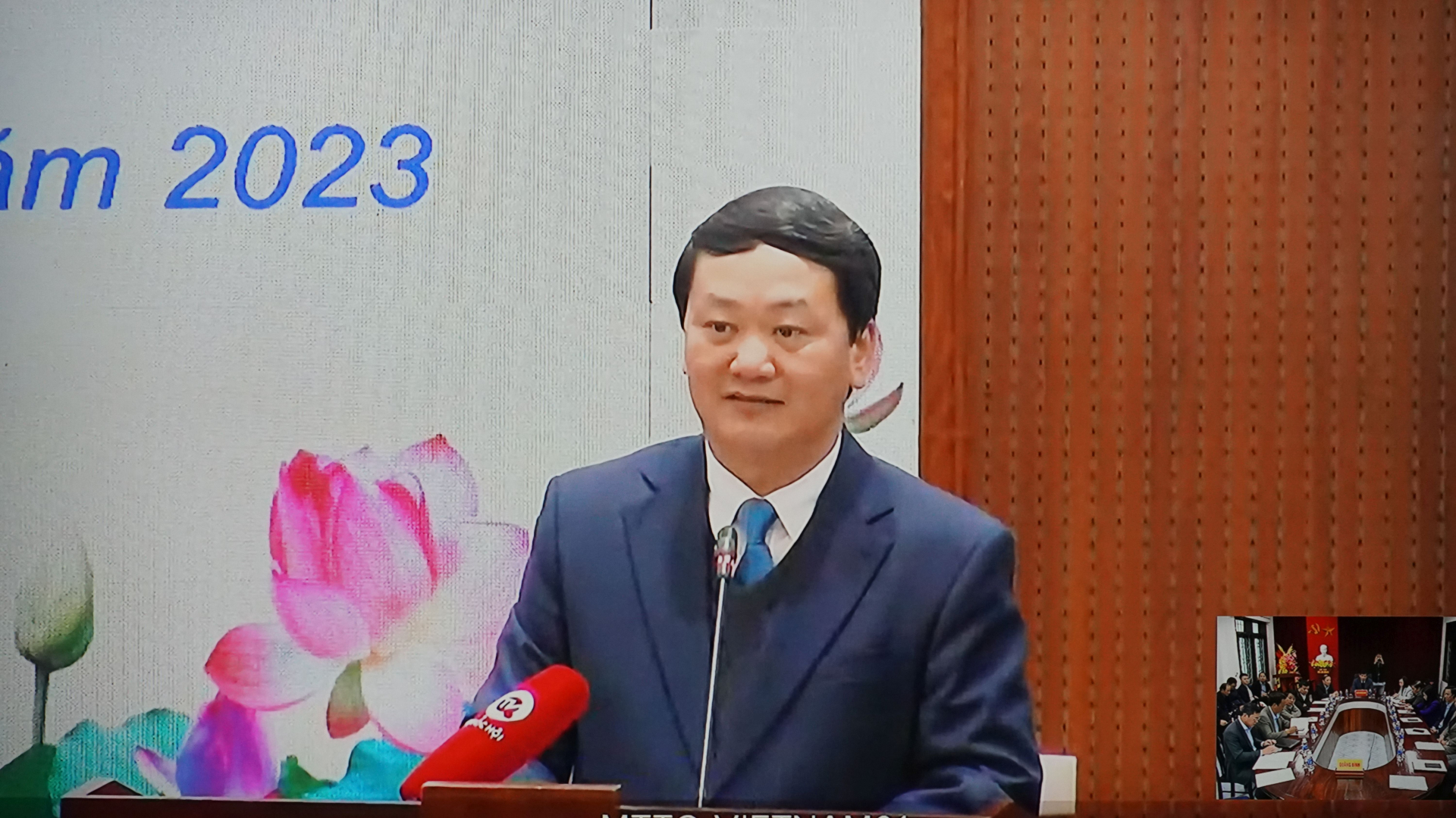 Đồng chí Hầu A Lềnh, Ủy viên Trung ương Đảng, Bộ trưởng, Chủ nhiệm UBDT phát biểu tại hội nghị.