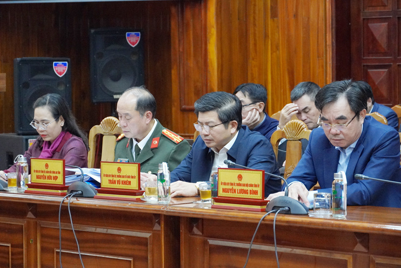 Các đồng chí Ủy viên Ban Thường vụ Tỉnh ủy dự hội nghị