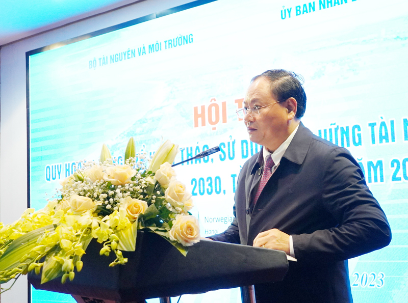 - Thứ trưởng Bộ Tài nguyên-Môi trường Lê Minh Ngân phát biểu khai mạc hội thảo.