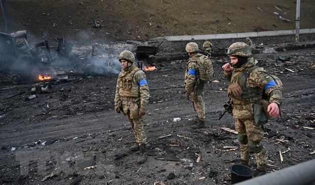 Binh sĩ Ukraine tại khu vực giao tranh ở thủ đô Kiev, ngày 26/2/2022. (Ảnh: AFP/TTXVN)