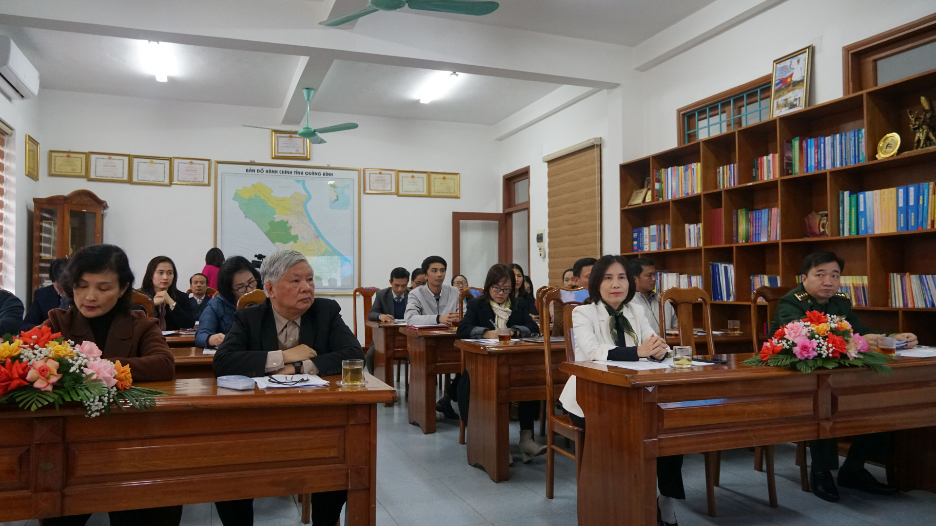 Các đại biểu tham dự hội nghị.