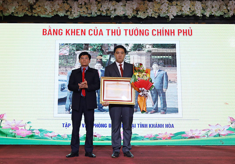 Tập thể có thành tích xuất sắc nhận bằng khen của Thủ tướng Chính phủ