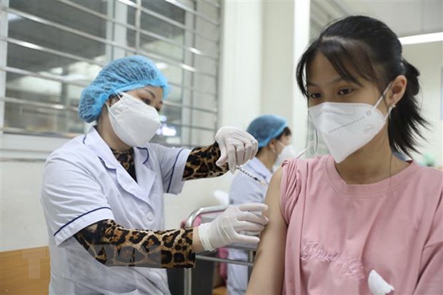 Tiêm vaccine ngừa COVID-19. (Nguồn: TTXVN)