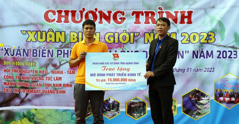 Hỗ trợ 15 triệu đồng cho 2 mô hình phát triển kinh tế trên địa bàn. 