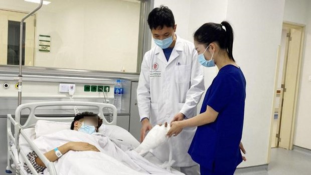 Một trẻ bị thương phải nhập viện do pháo tự chế gây ra. (Nguồn: Bệnh viện Lê Văn Việt)