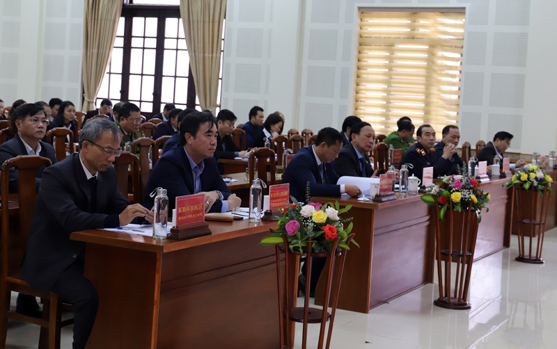 Các đồng chí lãnh đạo tỉnh tham dự hội nghị