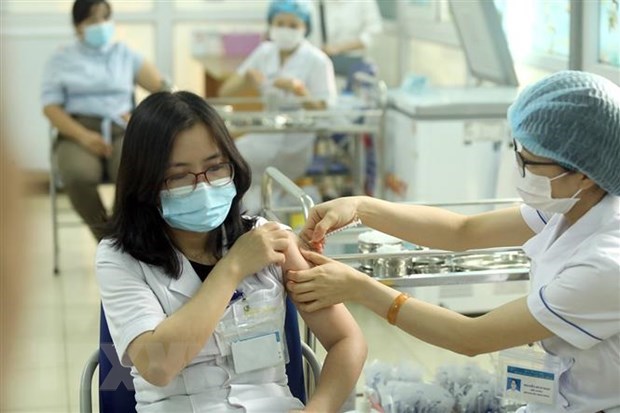 Tiêm vaccine ngừa COVID-19. (Nguồn: TTXVN)