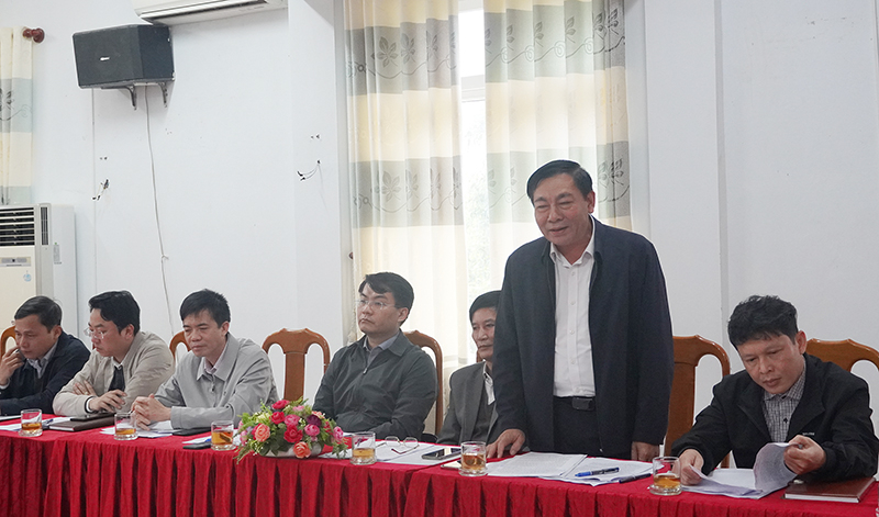 Các đại biểu tham luận tại hội nghị.